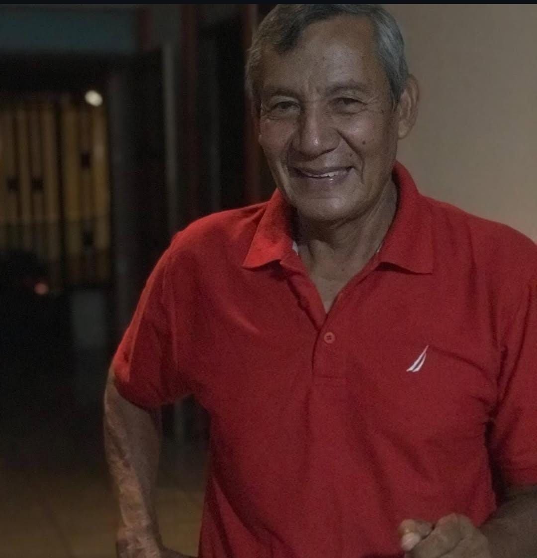 Ronald Ramos, de 73 años, fue asesinado dentro de su propio taxi. Foto Facebook.