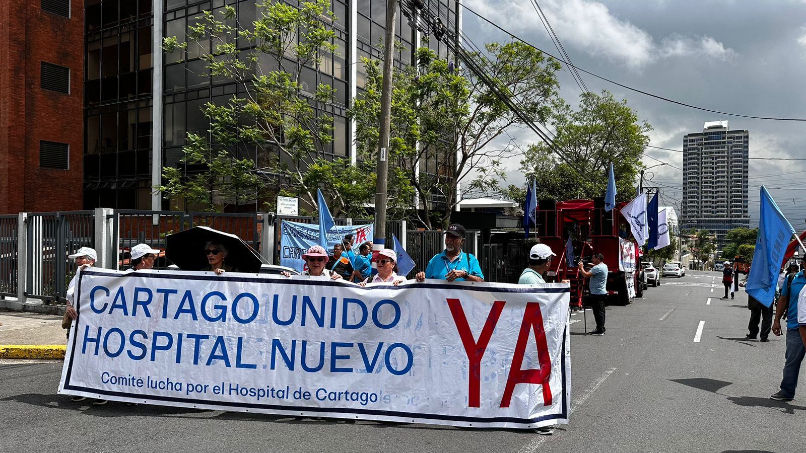 Marcha por hospital de Cartago jueves 16 de mayo 2024.