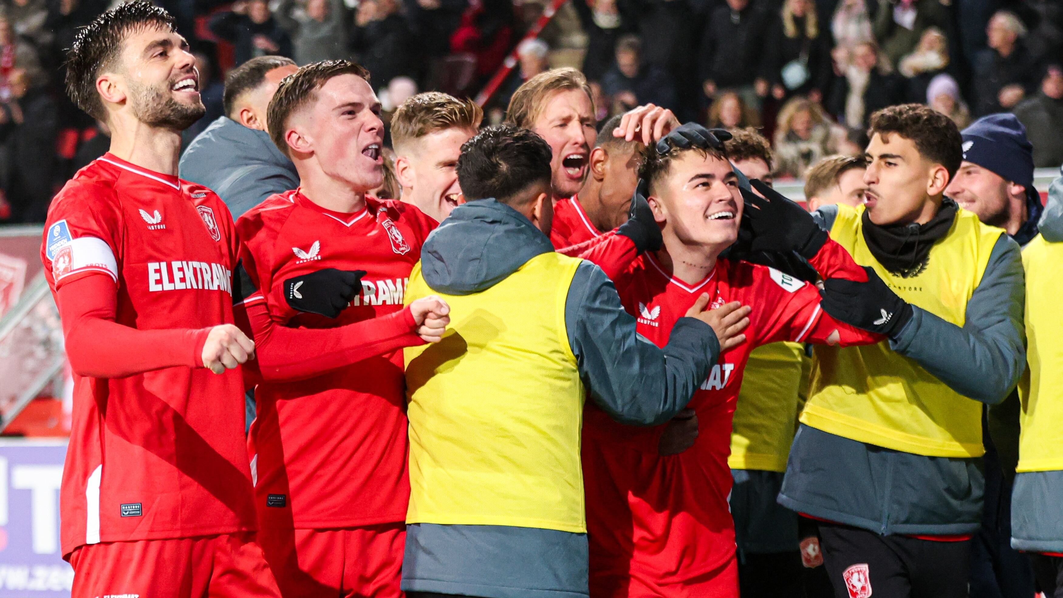 Manfred Ugalde anotó doblete ante el AZ Alkmaar. Foto: Twitter Twente