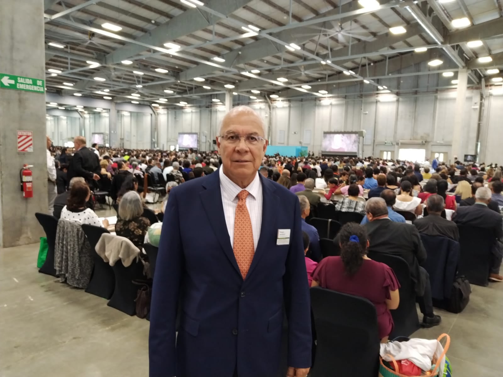Con el lema Tengan Paciencia los Testigos de Jehová regresaron a sus asambleas ya que desde el 2020 por la pandemia no las hacían. Entre el 9 y el 11 de junio se reunieron en Parque Viva. En la foto,
Leonardo Treviño Montellano.