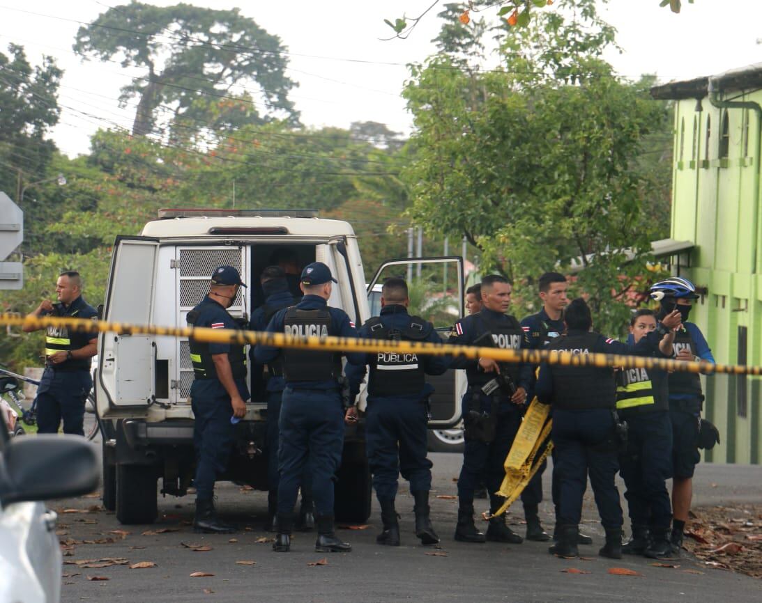 Hombre es asesinado dentro de iglesia en Guápiles,. Foto Reyner Montero.