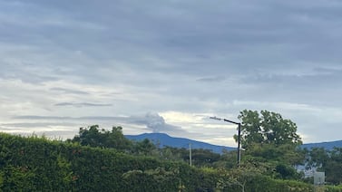 ¿Por qué se produjo la pluma de gas en el volcán Poás que sorprendió en la GAM?