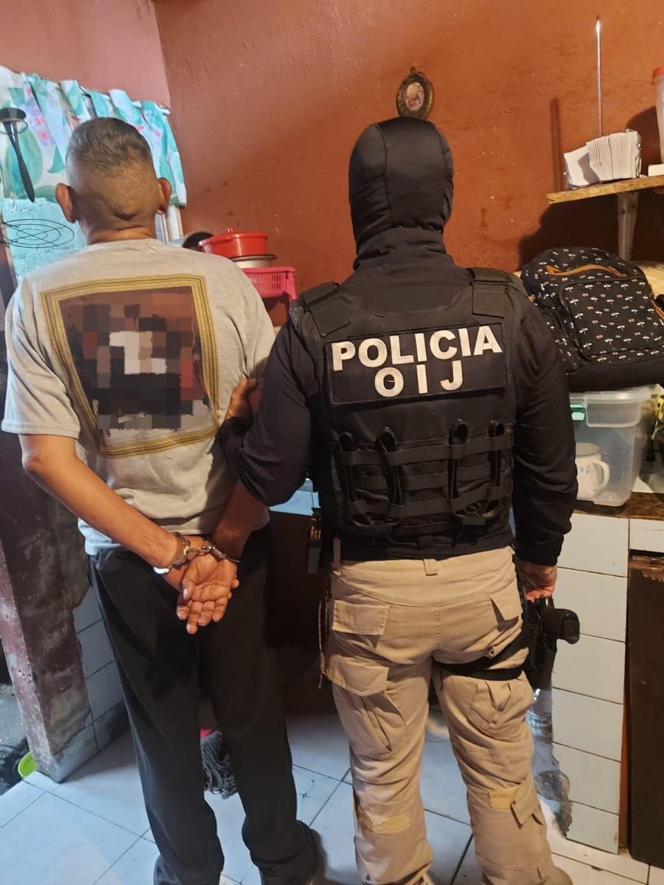 Un vendedor de lotería fue detenido como sospechoso de dar billetes falsos a sus clientes.