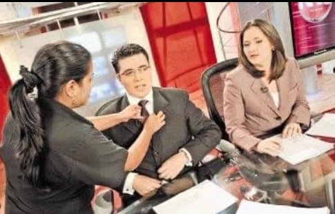 Adrián Meza y Laura Iglesias presentaban juntos la edición del mediodía de Noticias Repretel años atrás.