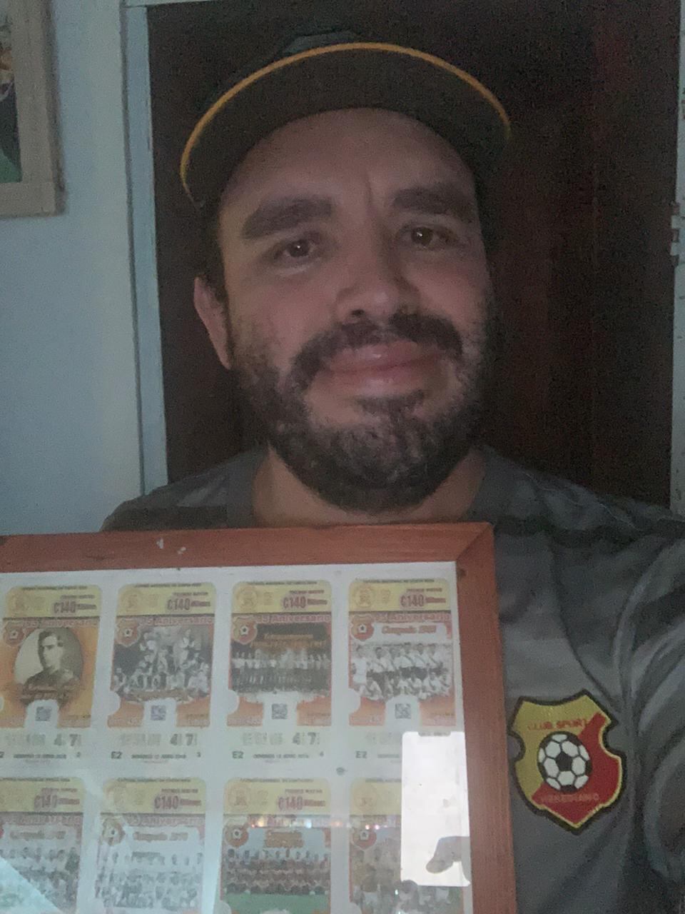 Arturo Alvarez, fiebre de Herediano, puso una foto diferente del 4 de marzo al 12 de junio para festejar centenario del Herediano