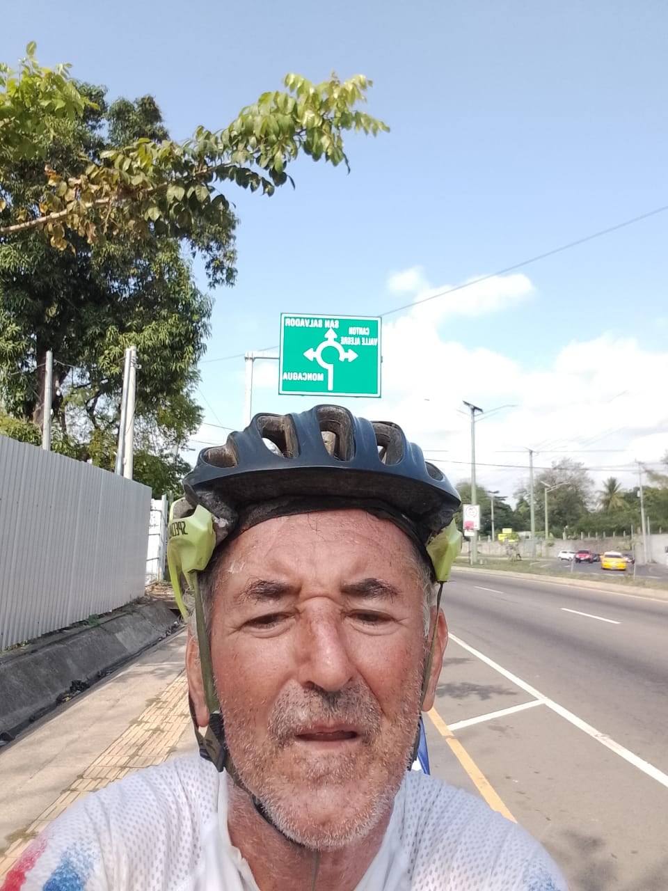 Hay sueños que no se pensionan jamás, que no entienden de edad ni de golpes de la vida. El de Marco Luis Benavides Segura, conocido como “Makey”, es uno de esos. Llegar al mundial 2026, a México, en bicicleta desde Esparza