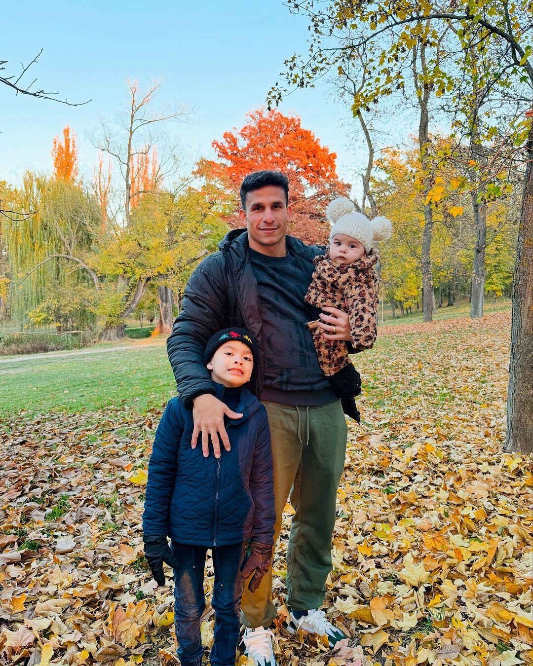Luis Paradela y su familia están disfrutando de su primer otoño. Instagram.
