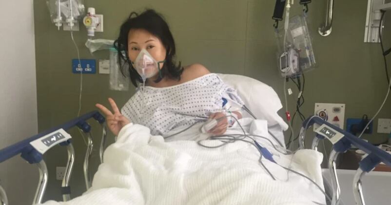 Elaine Foo se operó las piernas