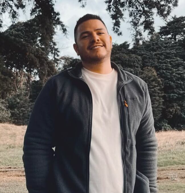 Steven Sibaja, cantante nacional