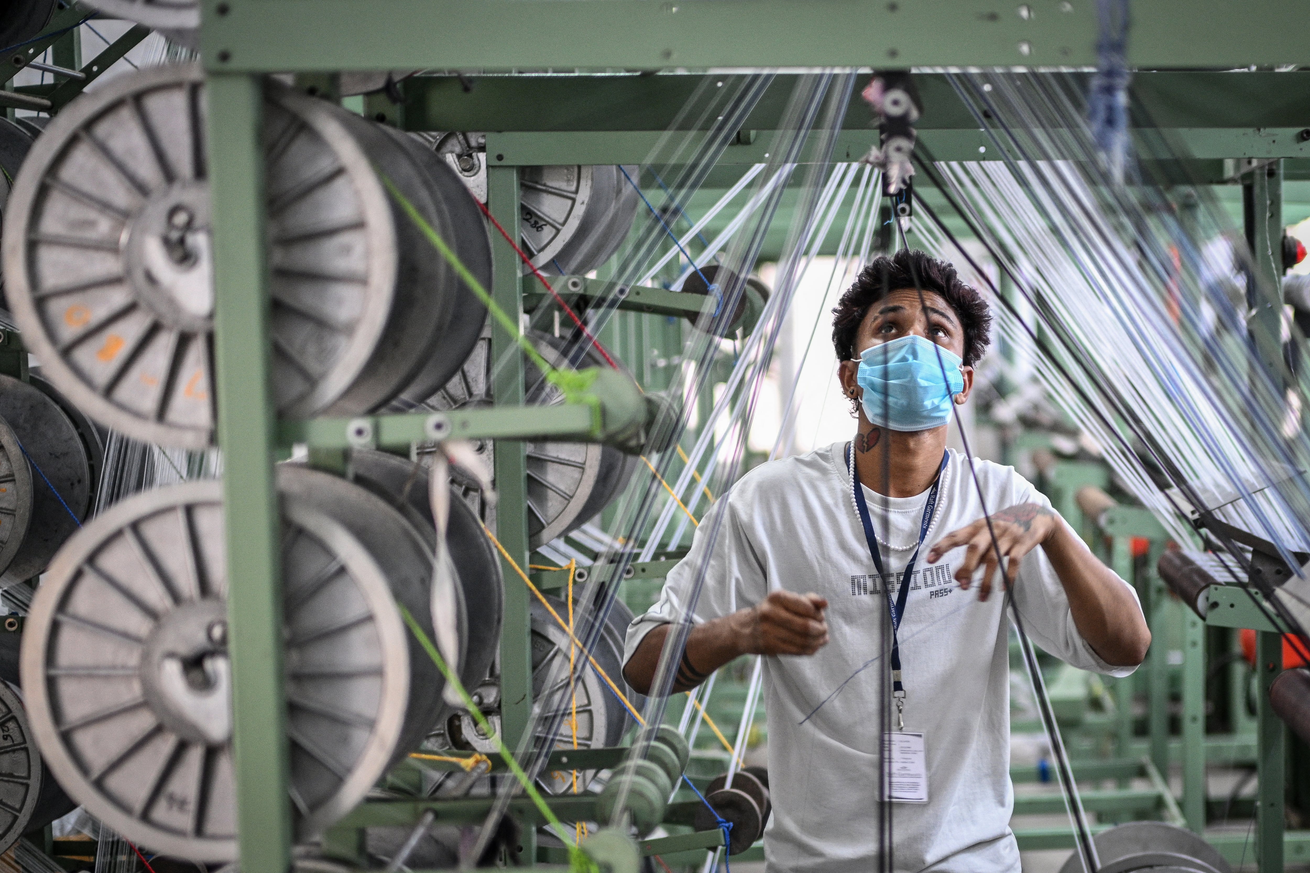 Las tensiones comerciales podrían afectar a industrias que dependen de minerales raros y productos tecnológicos provenientes de China. (AFP)