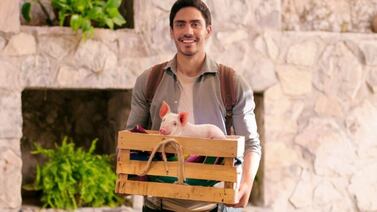 “El Niñero” se fue sorprendido de Costa Rica y su espectacular novia prometió volver