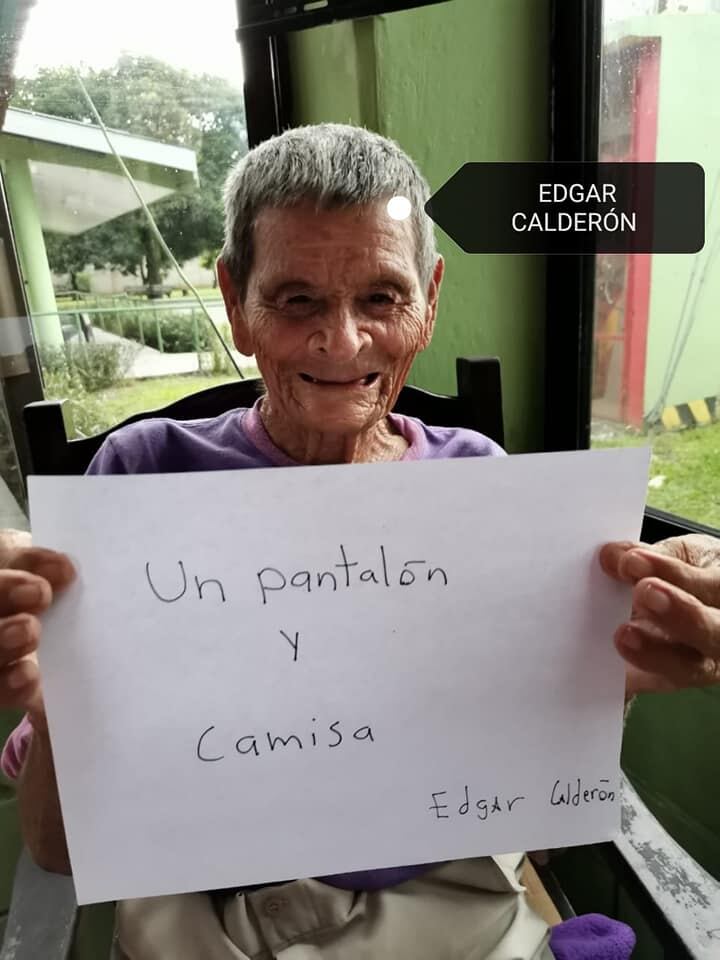 Los abuelitos del Hogar de Ancianos de Cariari de Guápiles le piden que se ponga la mano en el corazón y los ayude con algunos detallitos que ellos están pidiendo para estar más puras tejas en estos días de pandemia.