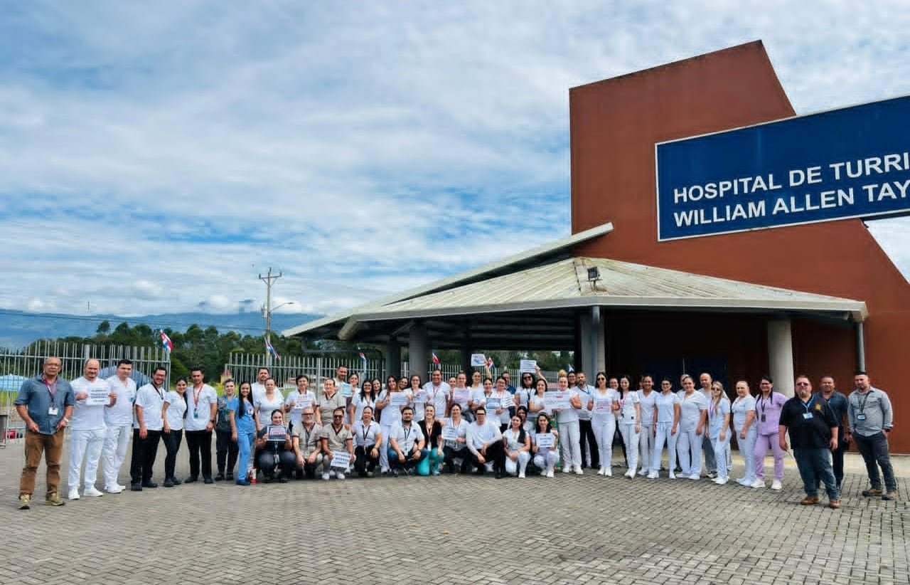 En el hospital William Allen de Turrialba una importante cantidad de profesionales se sumó a la huelga. Foto: Cortesía Rodrigo López ANPE.