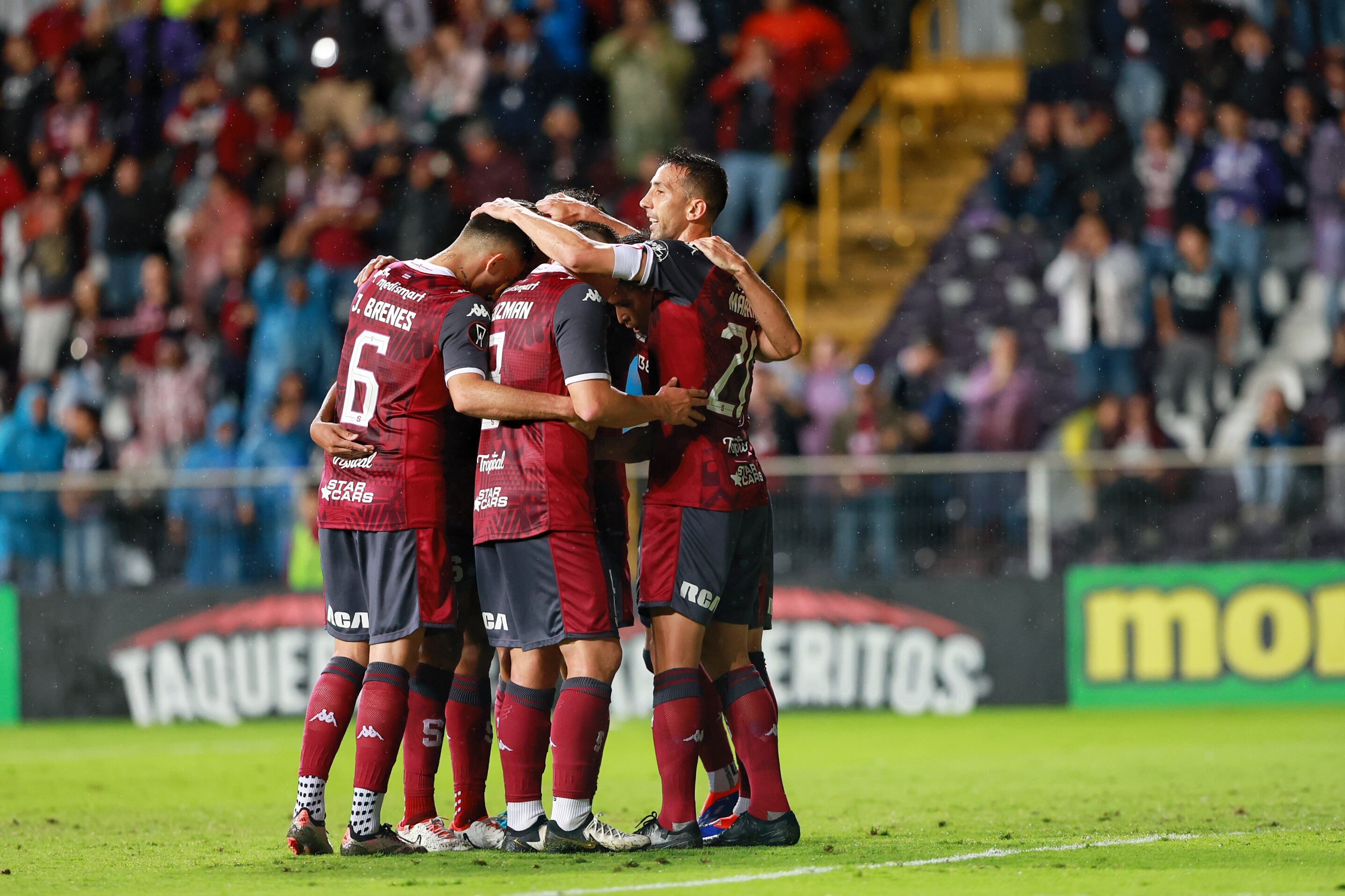 39/10/2024/ Juego entre Deportivo Saprissa vs Comunicaciones durante  la Central American Cup en el estadio Ricardo Saprissa / foto John Durán