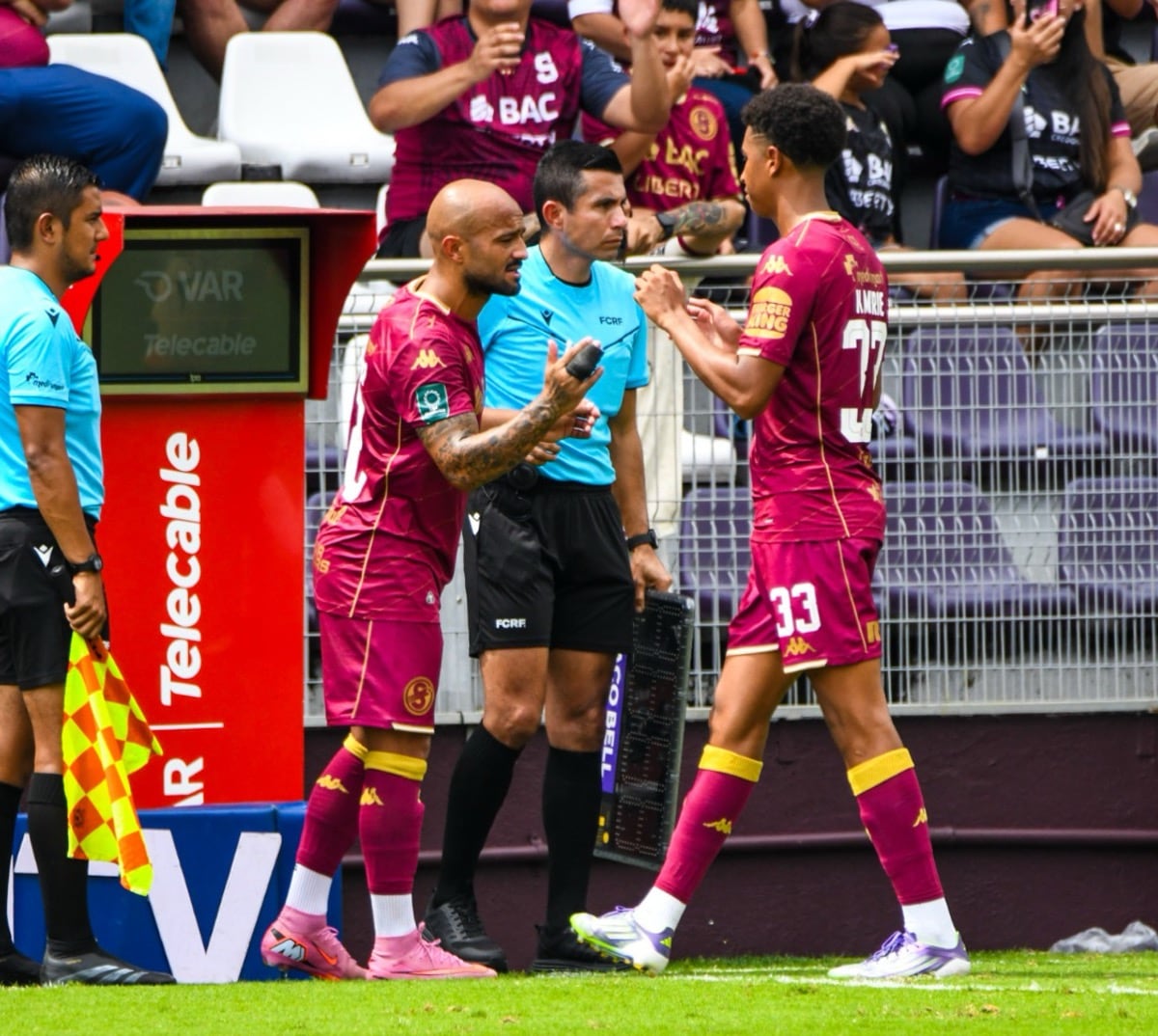 Ricardo Blanco, defensor del Saprissa regresó a las canchas, luego de una grave lesión de dos años. Facebook Saprissa.