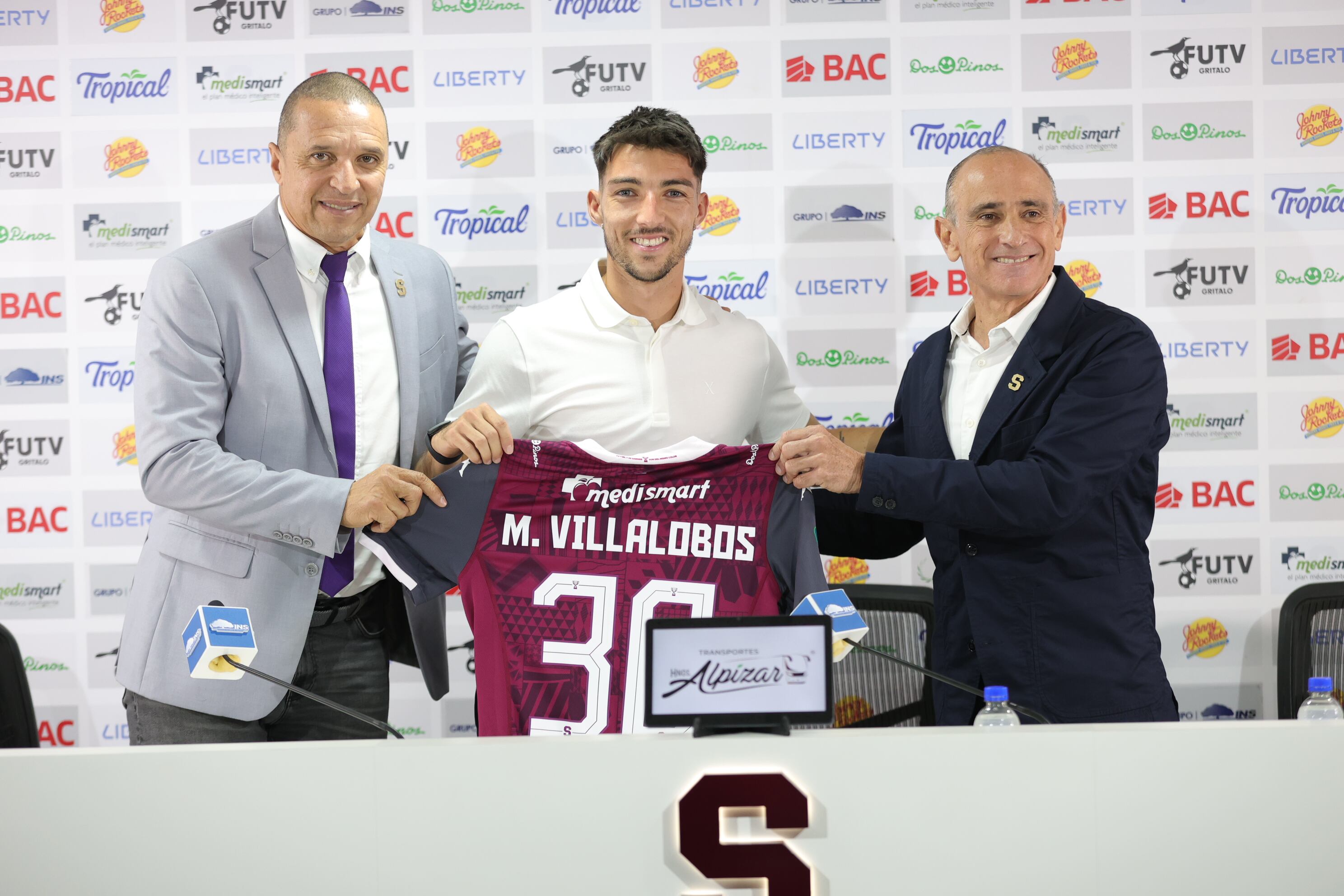 Conferencia de prensa y presentación de  Erick Lonis y Mauricio Villalobos en Deportivo Saprissa / Foto John Durán