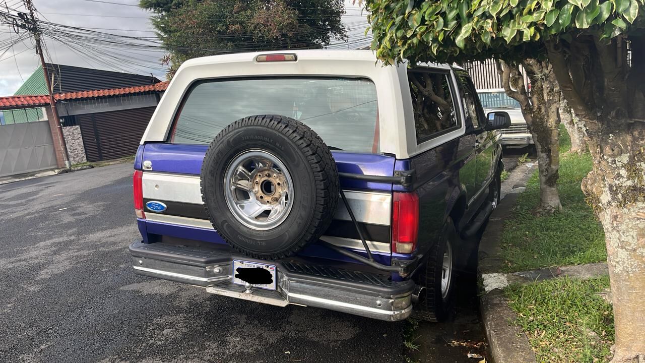Óscar Gómez es el feliz dueño de un Ford Bronco del año 1995. Cortesía.
