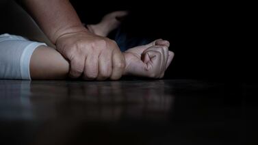 Mujer vivió un noviazgo de terror en el que estuvo a punto de ser asesinada con desatornillador