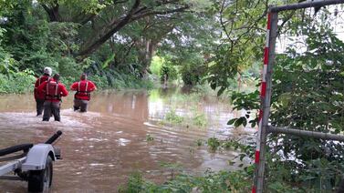Fuertes aguaceros mantienen a tres personas desaparecidas, el más reciente es un pescador