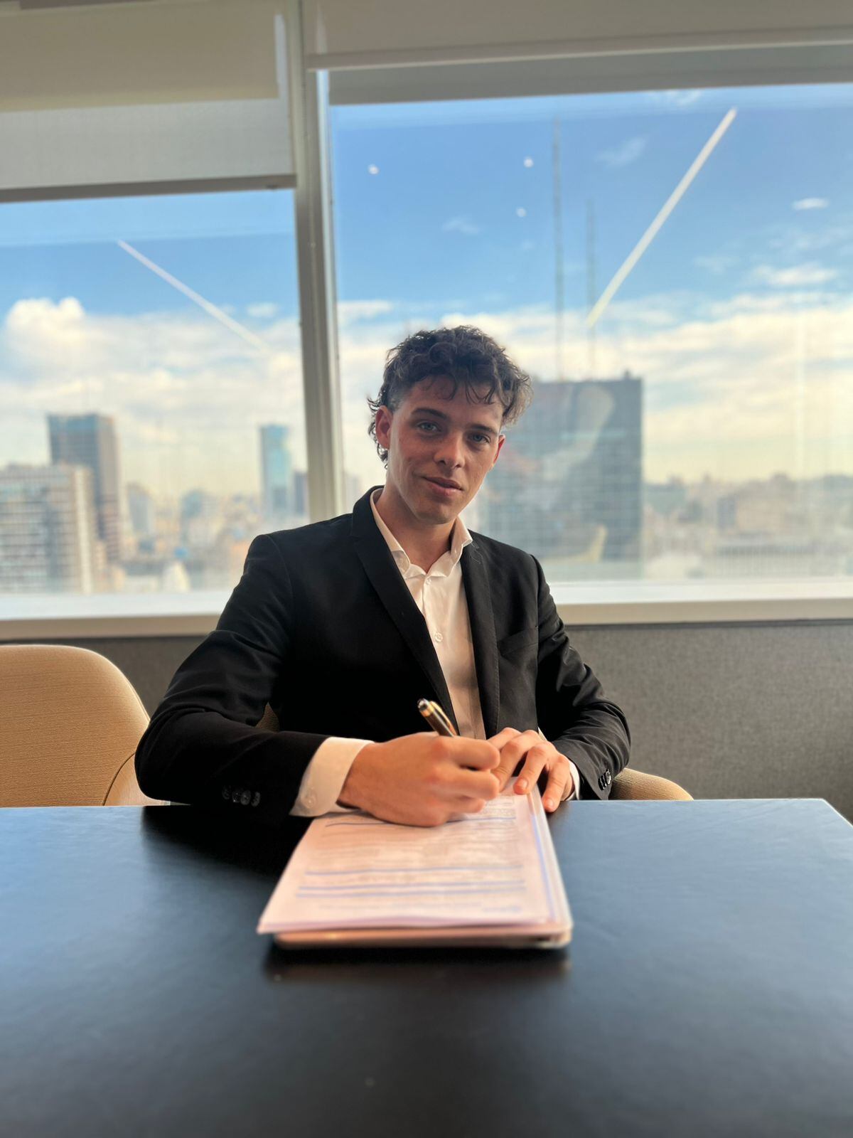 Santiago Maratea, influencer argentino organizó una colecta insólita para ayudar al equipo de sus amores Club Atlético Independiente, que perdió un caso ante el TAS. Foto tomada de X Independiente.