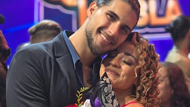 Bailarines César Abarca y Yessenia Reyes celebran un gran momento juntos antes de su regreso a la televisión