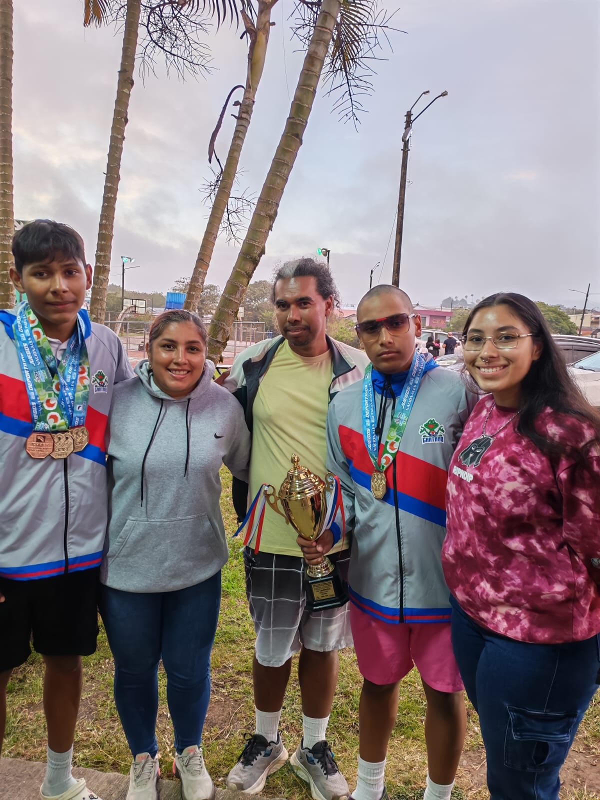 Aarón Fernández clasificó al Campeonato Mundial de Triatlón 2026 y ahora busca reunir los fondos para competir en España.