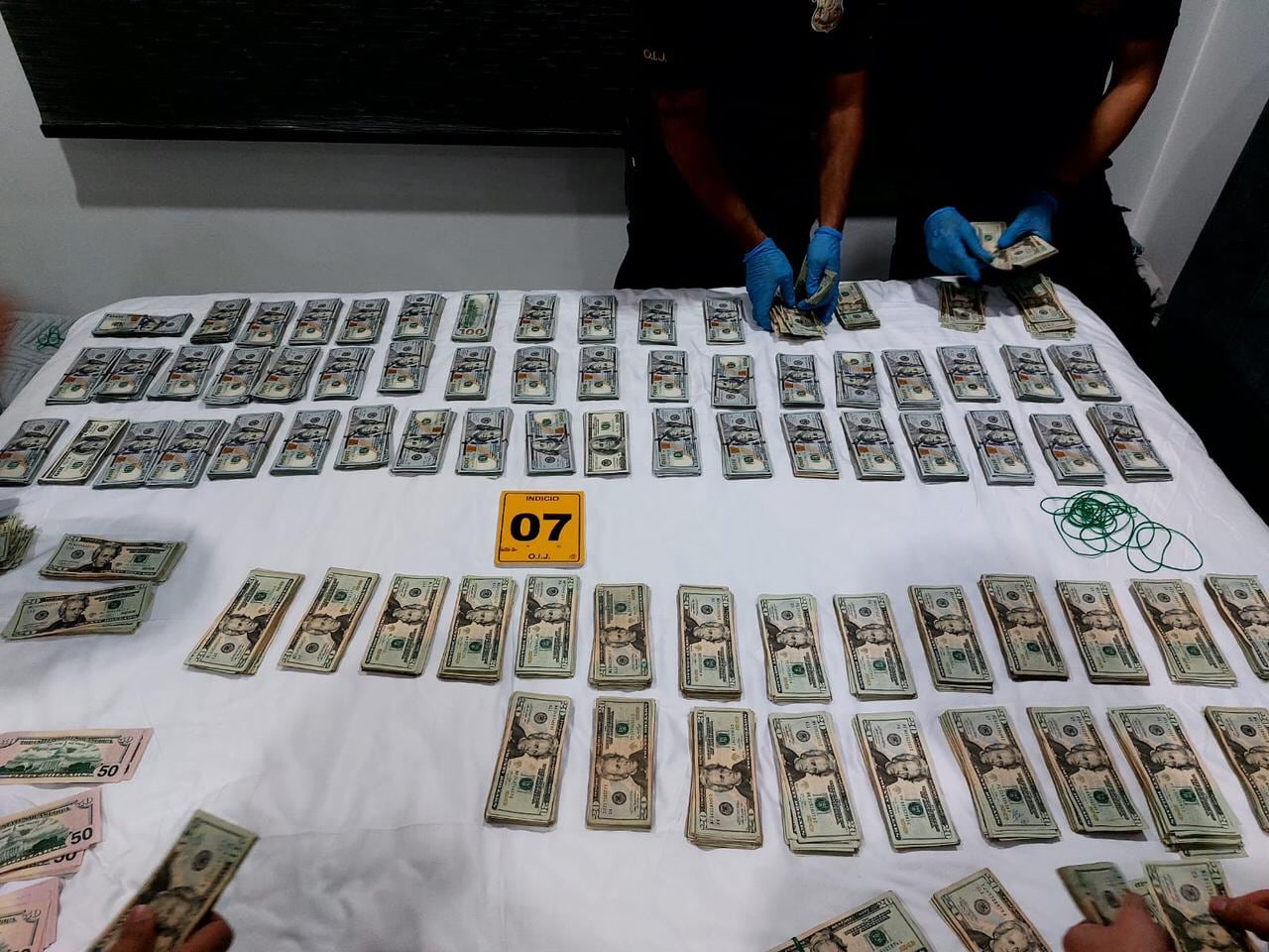 Banda desarticulada por lavado de dinero, pecho de rata