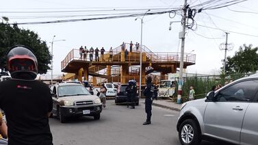 Video revela el desesperado intento por vivir de conductor que huyó de sicarios en La Unión de Cartago