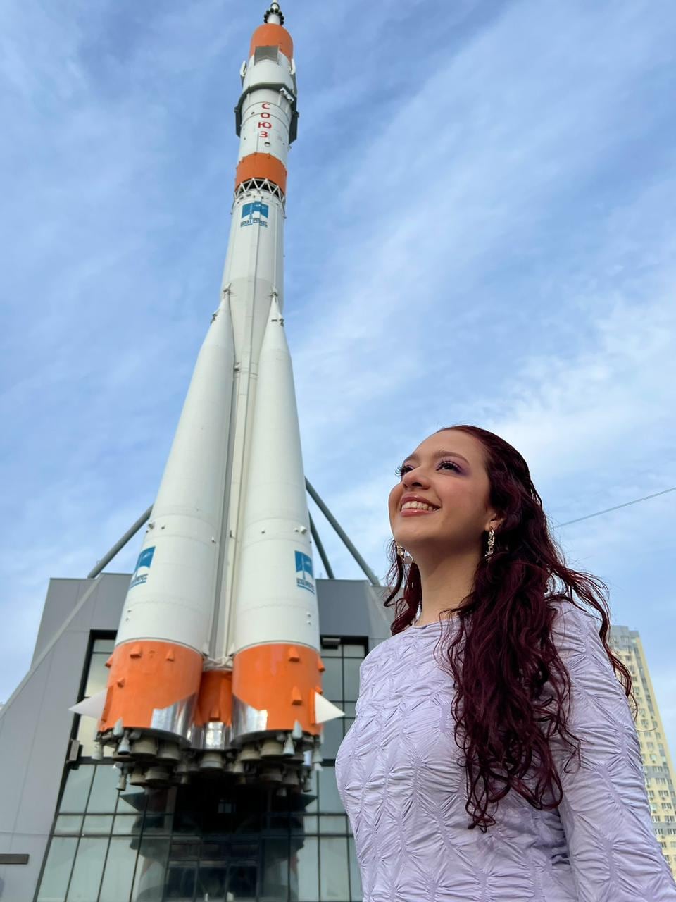 कोटेच्या 23 वर्षीय मारिया सेलेस्टे अल्वाराडो डुरानने नवीन वर्षाचा शुभारंभ केला आणि तिच्या गुडघ्यापर्यंत बर्फ पडला आणि तापमान शून्यापेक्षा 40 अंशांच्या खाली गेले जेथे ती एरोस्पेस अभियांत्रिकीचा अभ्यास करते.