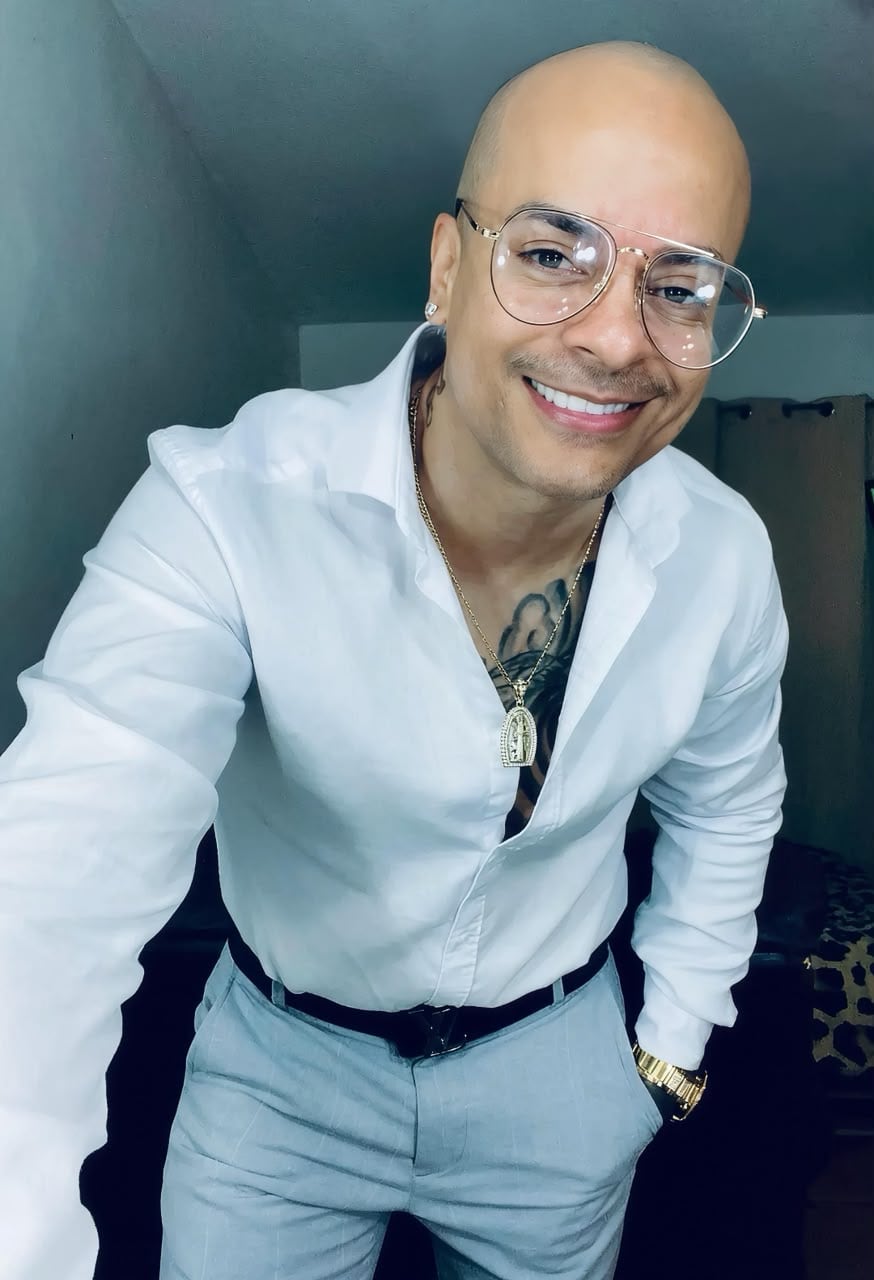 cantante costarricense Jean Pickering, conocido artísticamente como Bachata Bad Boy
