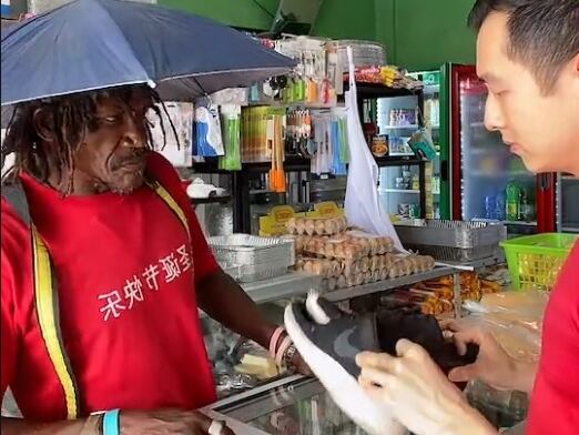 Don Rogelio es famoso por los videos de Tiktok que graba con Jean Liu