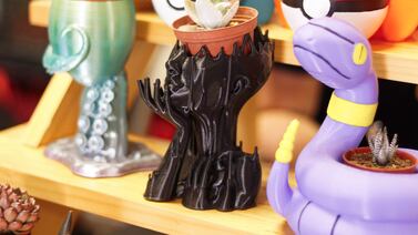 Amante de una comedia para adultos sacó su lado creativo y elaboró su propio traje