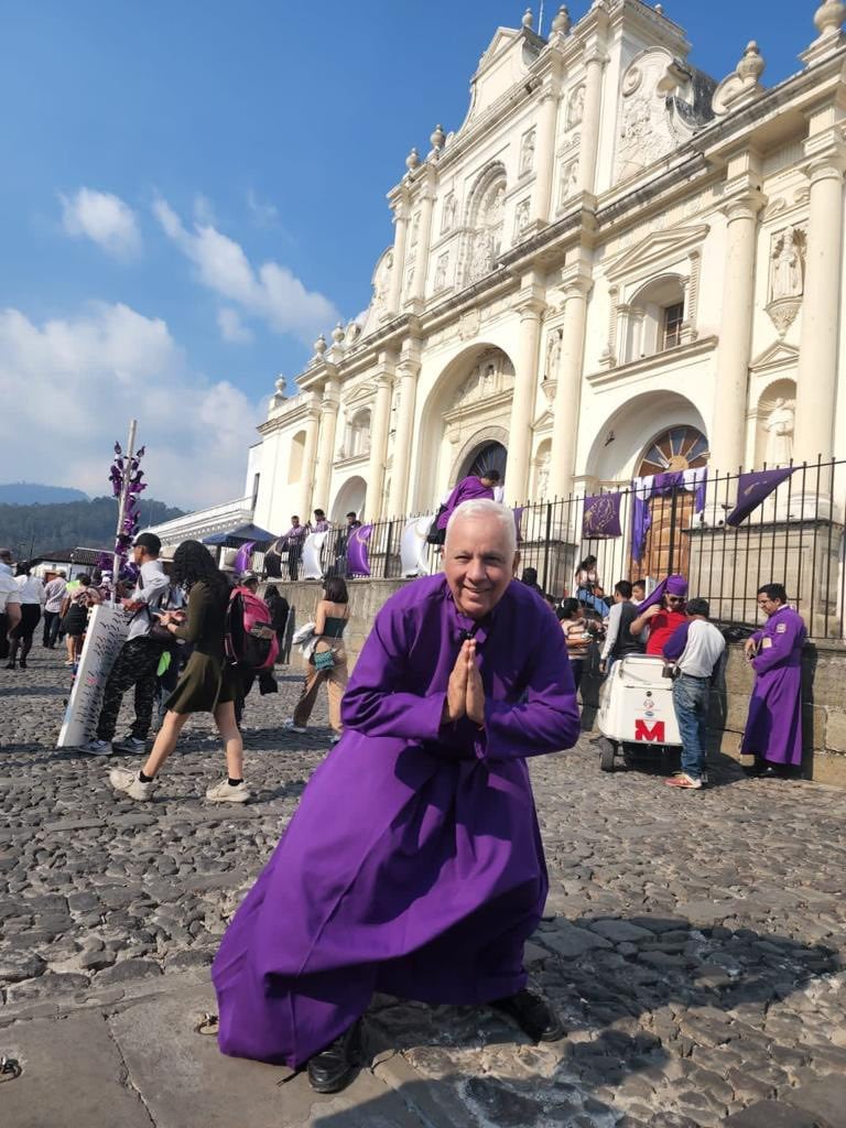 Everardo Herrera, hábito morado, cucurucho, Semana Santa