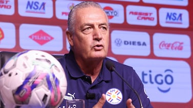 Extécnico de la Sele, Gustavo Alfaro, está dando de qué hablar a nivel internacional