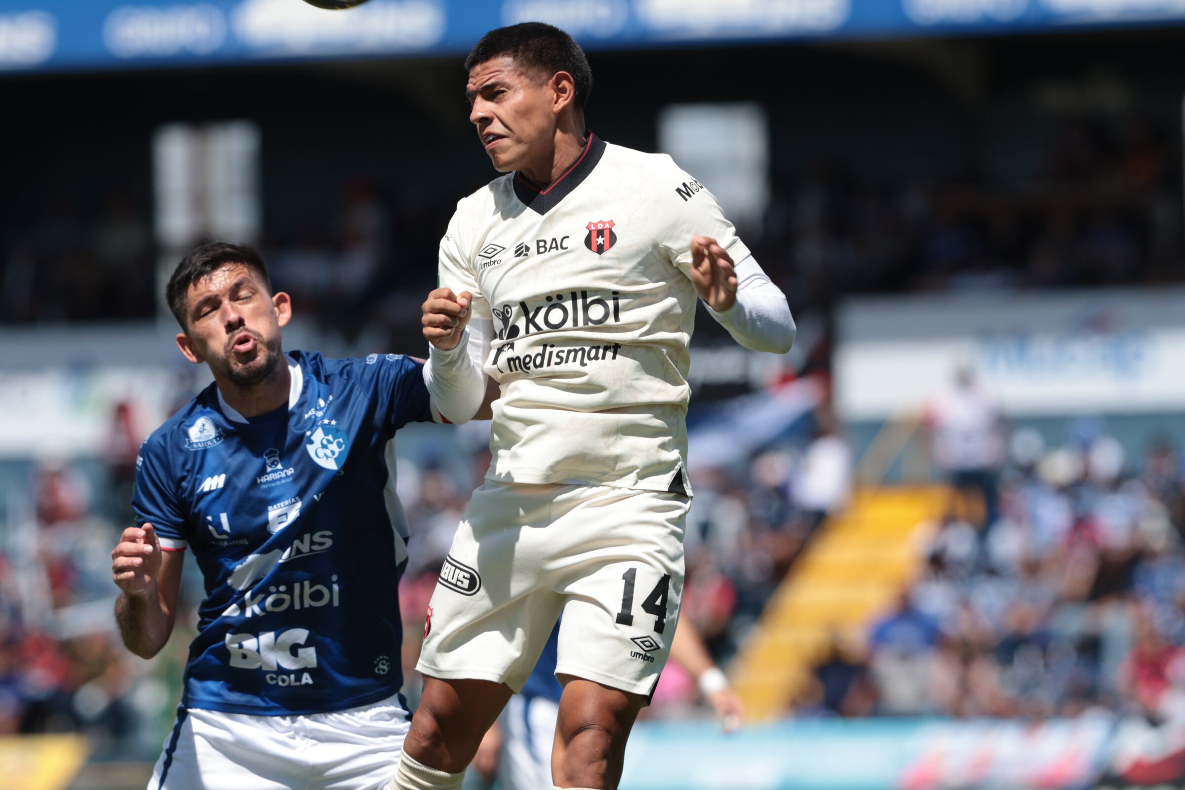 30/11/2025/ Juego entre Club Sport Cartagines vs Liga Deportiva Alajuelense por la fecha 17 del torneo apertura de l Liga Promerica en el estadio Fello Meza / foto John Durán
