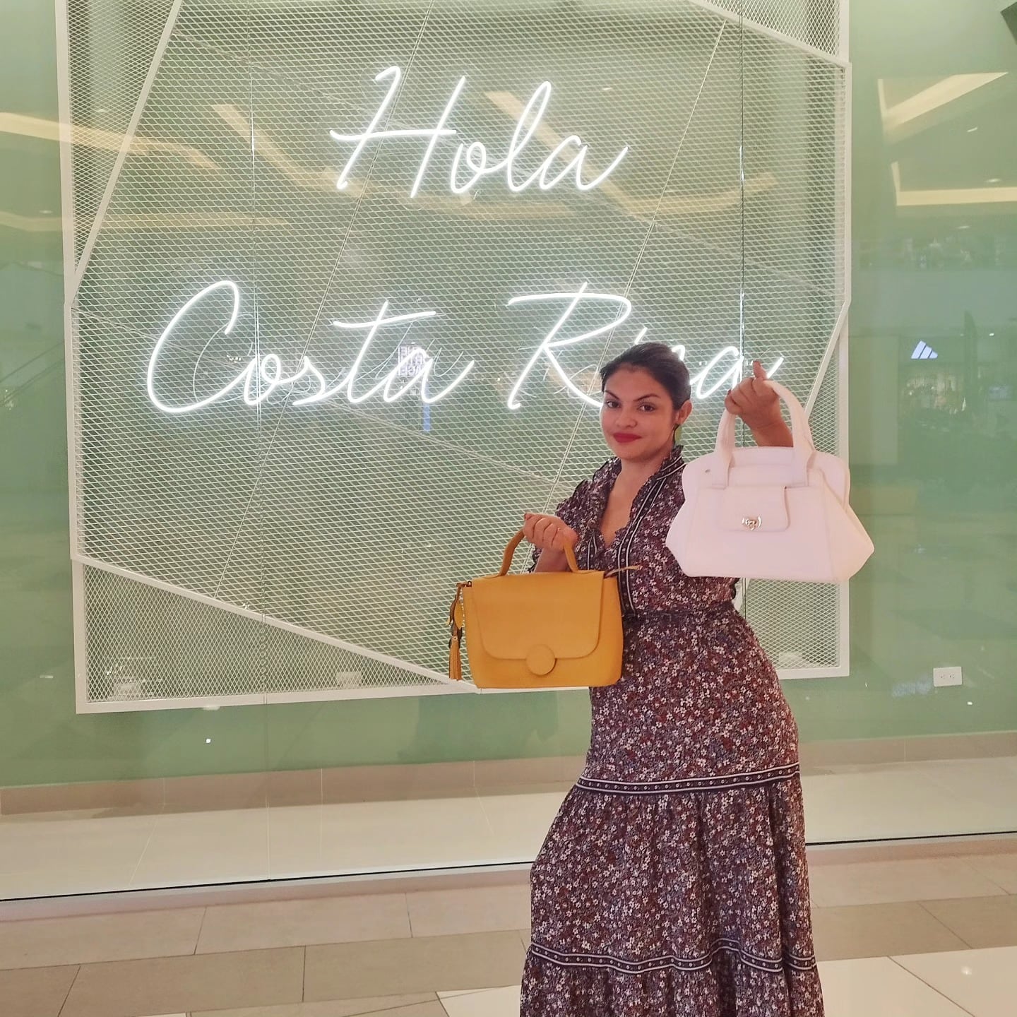 Yeni Martínez es una pulseadora, fabrica bolsos y trajo su talento para Costa Rica.
