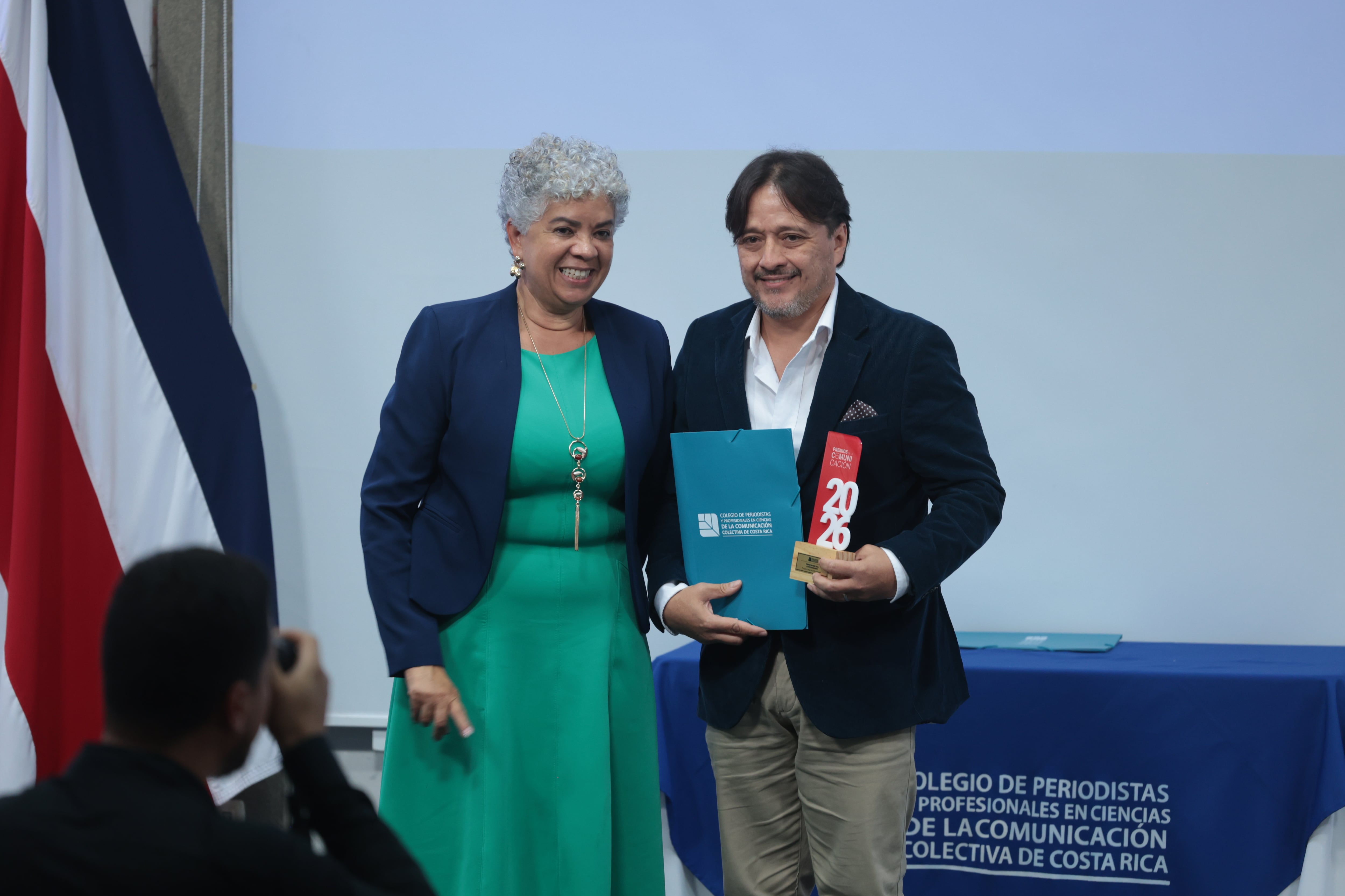 21/09/2026, San José, COLPER, entrega de los premios a la comunicación por parte del COLPER, John Durán ganador del Premio Mario Roa y Rafael Pacheco ganó una mención honorífica.