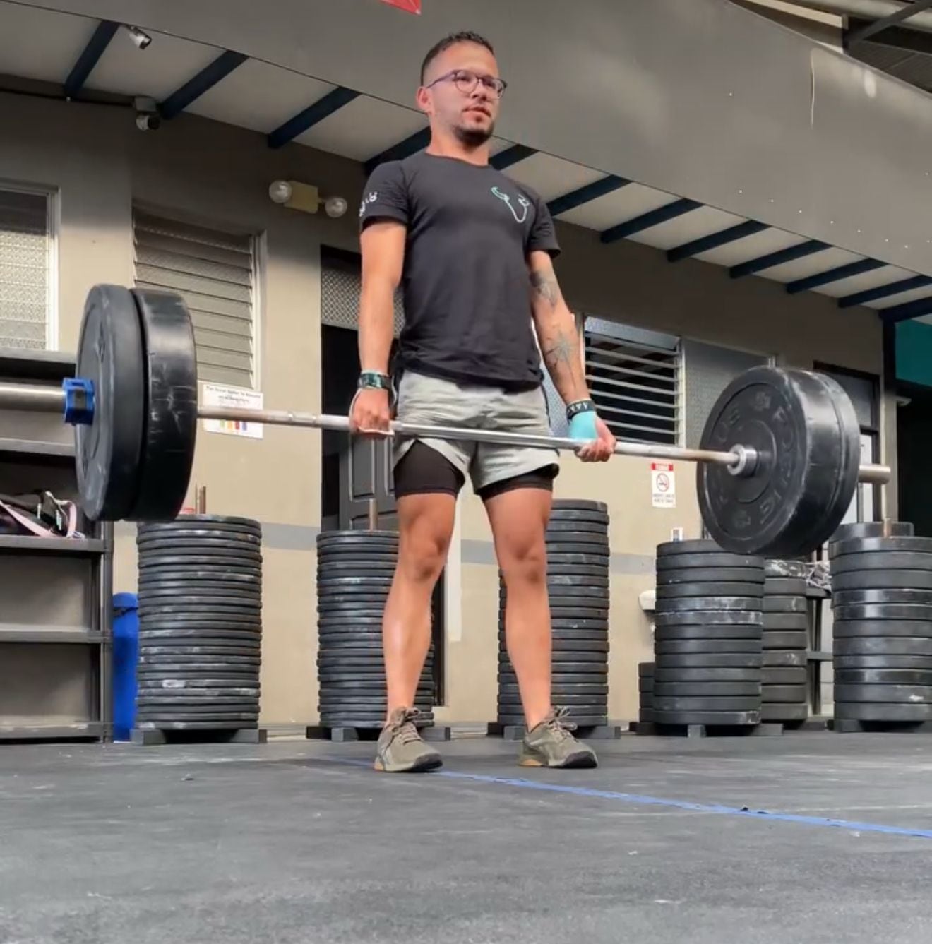 Fabricio Quirós Zúñiga, vecino de Guadalupe de Cartago, de 26 años, llegó a Noticias Repretel hace siete meses, tras su paso por medios como Monumental y Teletica, donde fue pasante.