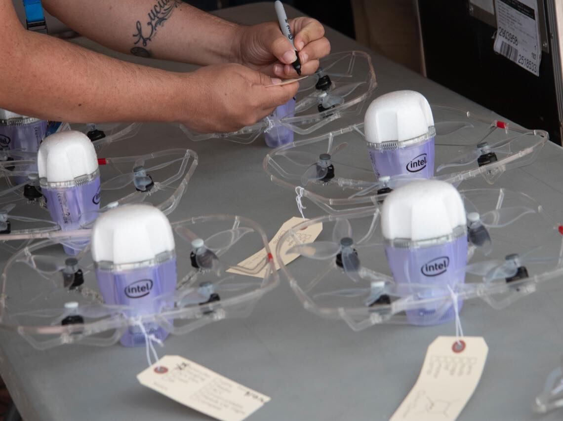 La municipalidad de San José sí celebrará este 15 de setiembre sus actos del bicentenario, este 14 de setiembre los drones de Intel se alistaban para el espectáculo en el Estadio Nacional