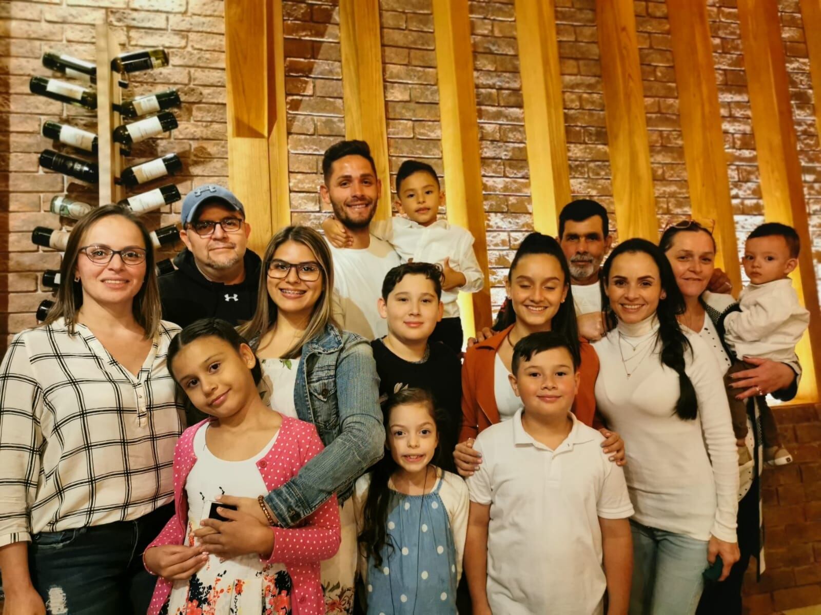 Familia de Jonathan Moya. Cortesía.