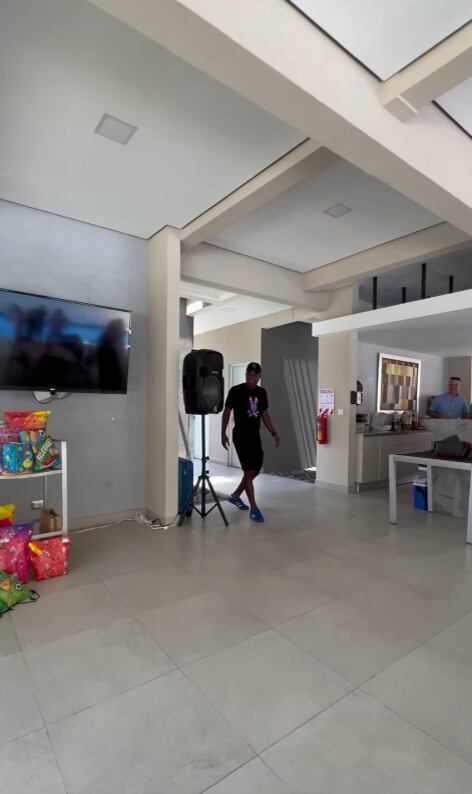 Mauricio Wright celebró el cumpleaños de su nieta Sara Leah y conoció a su jugador favorito. Captura de pantalla.