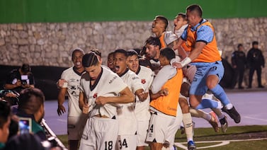 Periodista guatemalteco afirma que los tres títulos de Alajuelense estuvieron marcados por ayudas arbitrales