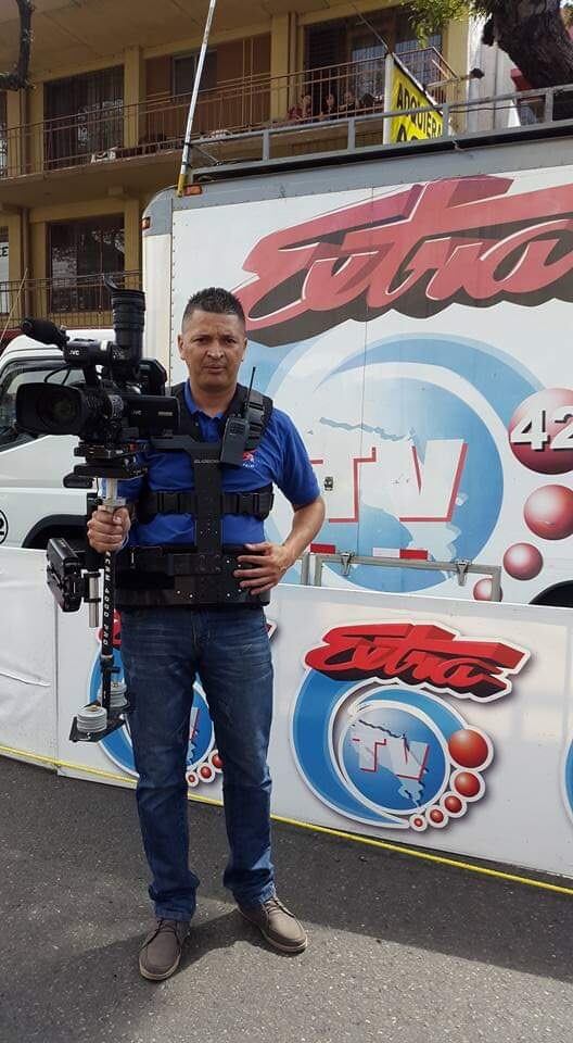 01/07/2020 San Sebastián. Novelón con Edgar Calderón, padre de camarógrafo, del mismo nombre, quien murió hace casi cinco años luego de ser embestido por un toro cuando cubría corridas en fiestas de Sarchí. Foto cortesía Edgar Calderón.