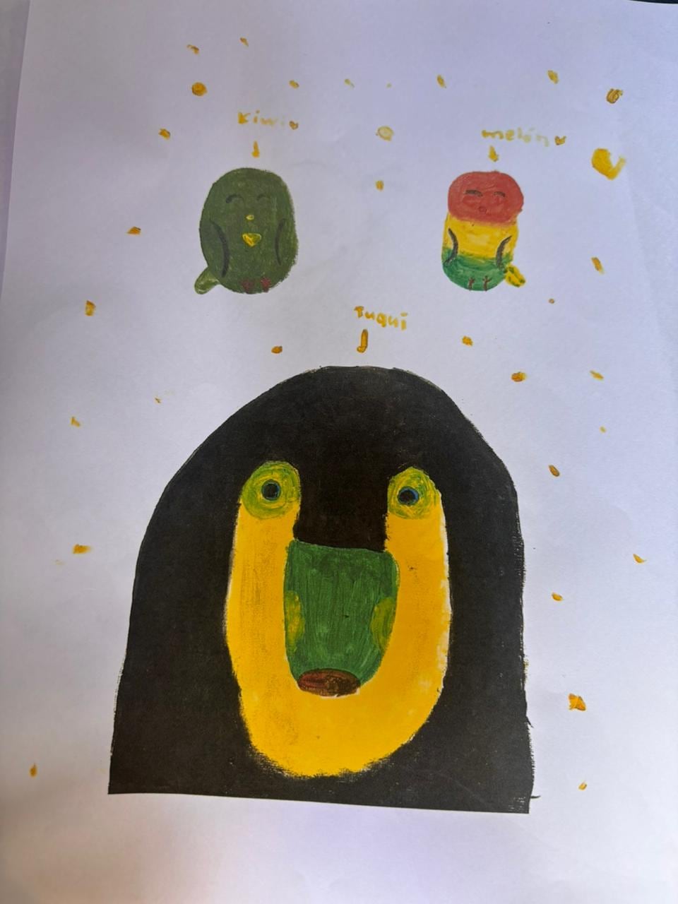 मॅनफ्रेड लुट्झ रामिरेझ, 45, सांता आना येथे राहतात आणि 22 वर्षांपासून औषधोपचार करत आहेत. आज, पांढऱ्या कोटऐवजी, तो पेन्सिल, रंग आणि भरपूर कल्पनाशक्तीने सशस्त्र आहे, थेट मुलांच्या रेखाचित्रांमधून कथा तयार करतो.