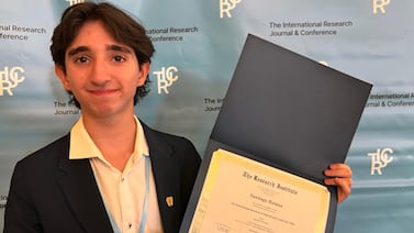 Costarricense de 16 años conquista Harvard como mejor orador en prestigiosa conferencia internacional