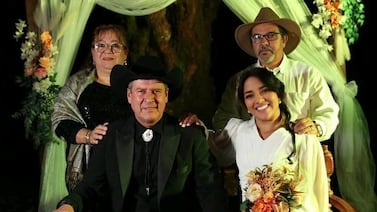 Carlos Álvarez nos reveló todos los detalles de su boda con exproductora de Teletica