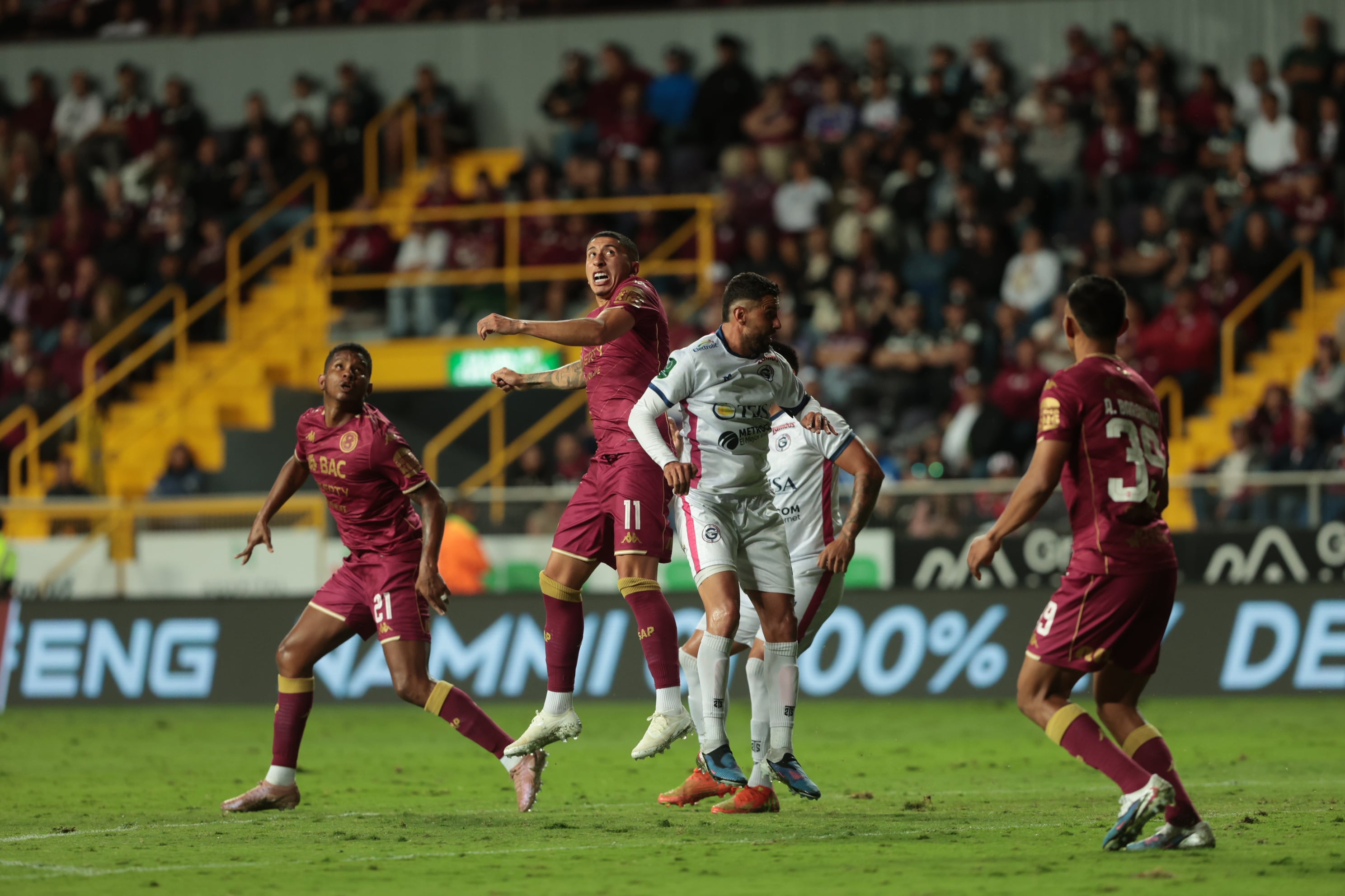 22/04/2026/ juego entere Deportivo Saprissa vs Guadalupe FC por la Liga a Promerica en el estadio Ricardo Saprissa/ foto John Durán
