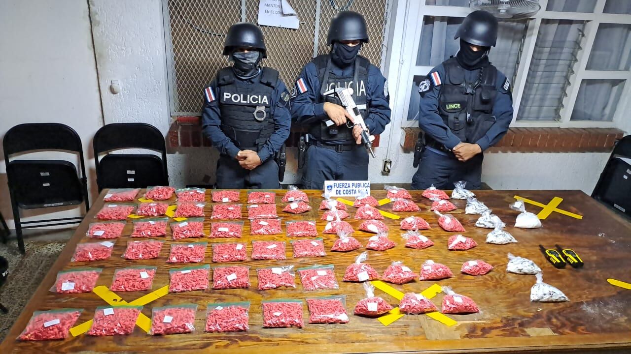 Decomiso de drogas en el Infiernillo de Alajuela. Foto cortesía.