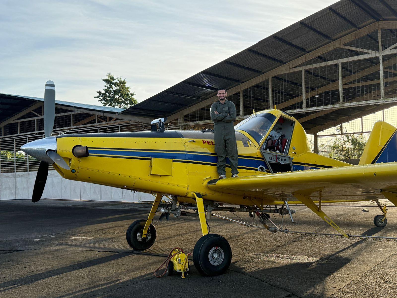 Maverick Vargas, de 30 años, es el piloto que murió la mañana de este lunes 25 de mayo tras el desplome de una avioneta en Puerto Viejo de Sarapiquí. Foto: Tomada de redes sociales