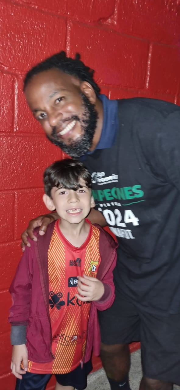 La familia va al estadio cada vez que juega Herediano.
